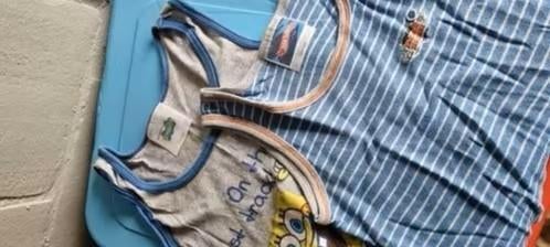 2 onderhemdjes Cars en Spongebob maat 122 - 128, Kinderen en Baby's, Kinderkleding | Maat 122, Nacht- of Onderkleding, Gebruikt