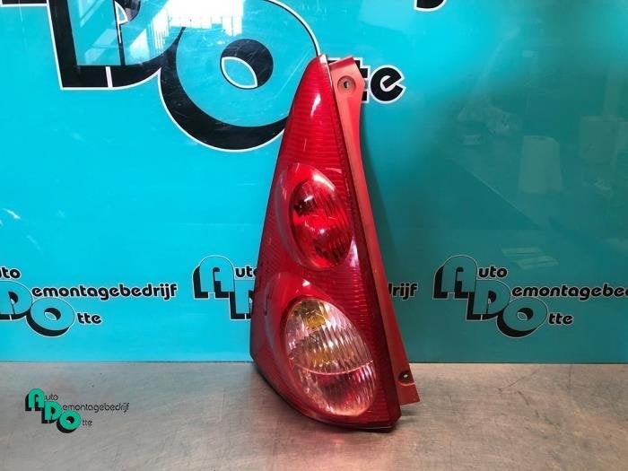 Feu arrière gauche d'un Peugeot 107 (107 05-), -, 3 mois de garantie, Utilisé, -