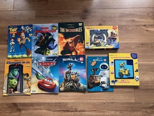 Disney Pixar strip incredibles, cars,luizenleven, wall-e, Ophalen of Verzenden, Zo goed als nieuw, Overige typen