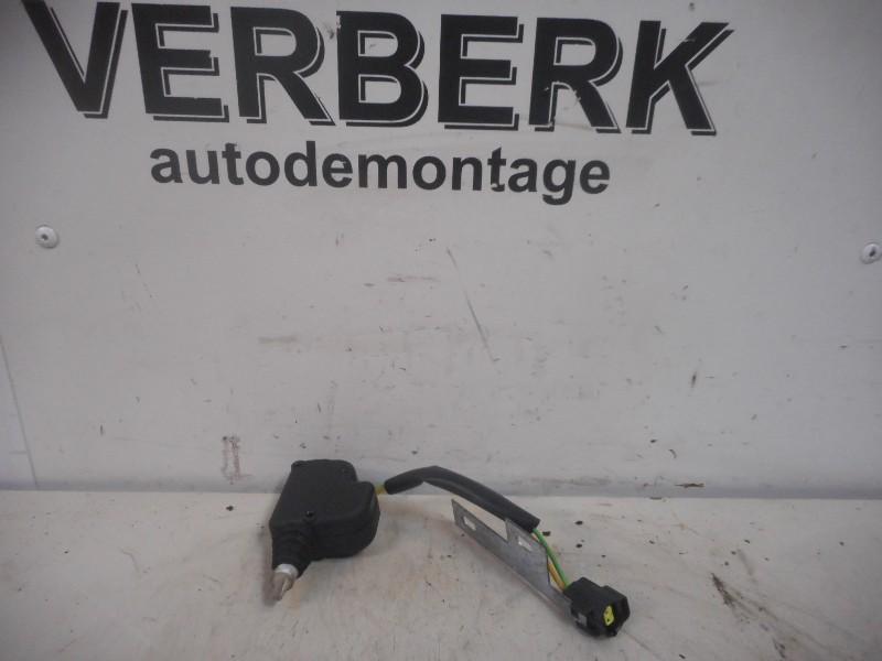CENTRALE VERGRENDELING MOTOR ACHTERKLEP Volvo 440, Gebruikt, Volvo