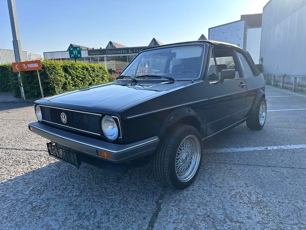 VW Golf 1 cabrio - 1981 - zeer propere staat. Startklaar!, Auto's, Oldtimers, 4 zetels, Stof, Cabriolet, Volkswagen