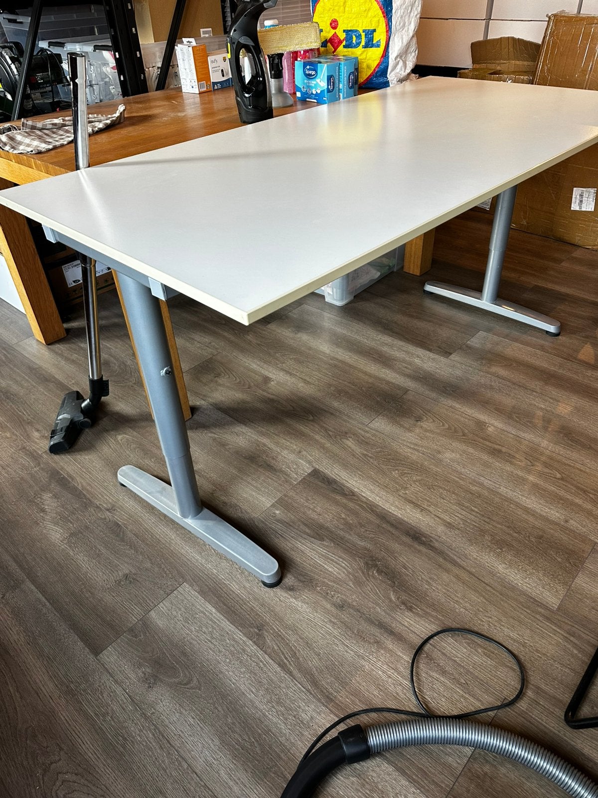 IKEA bureau, Huis en Inrichting, Ophalen, In hoogte verstelbaar, Zo goed als nieuw, IKEA
