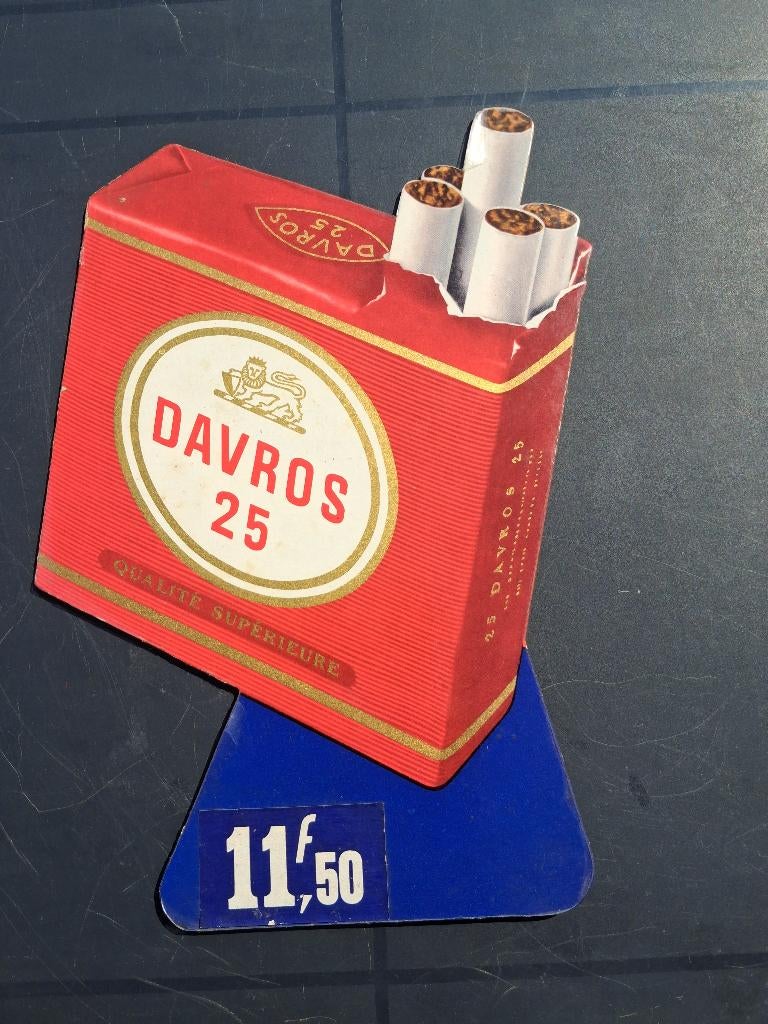 cigarettes davros... carton.. timbre fiscal 2F... année 1958, Enlèvement ou Envoi, Comme neuf, Panneau publicitaire