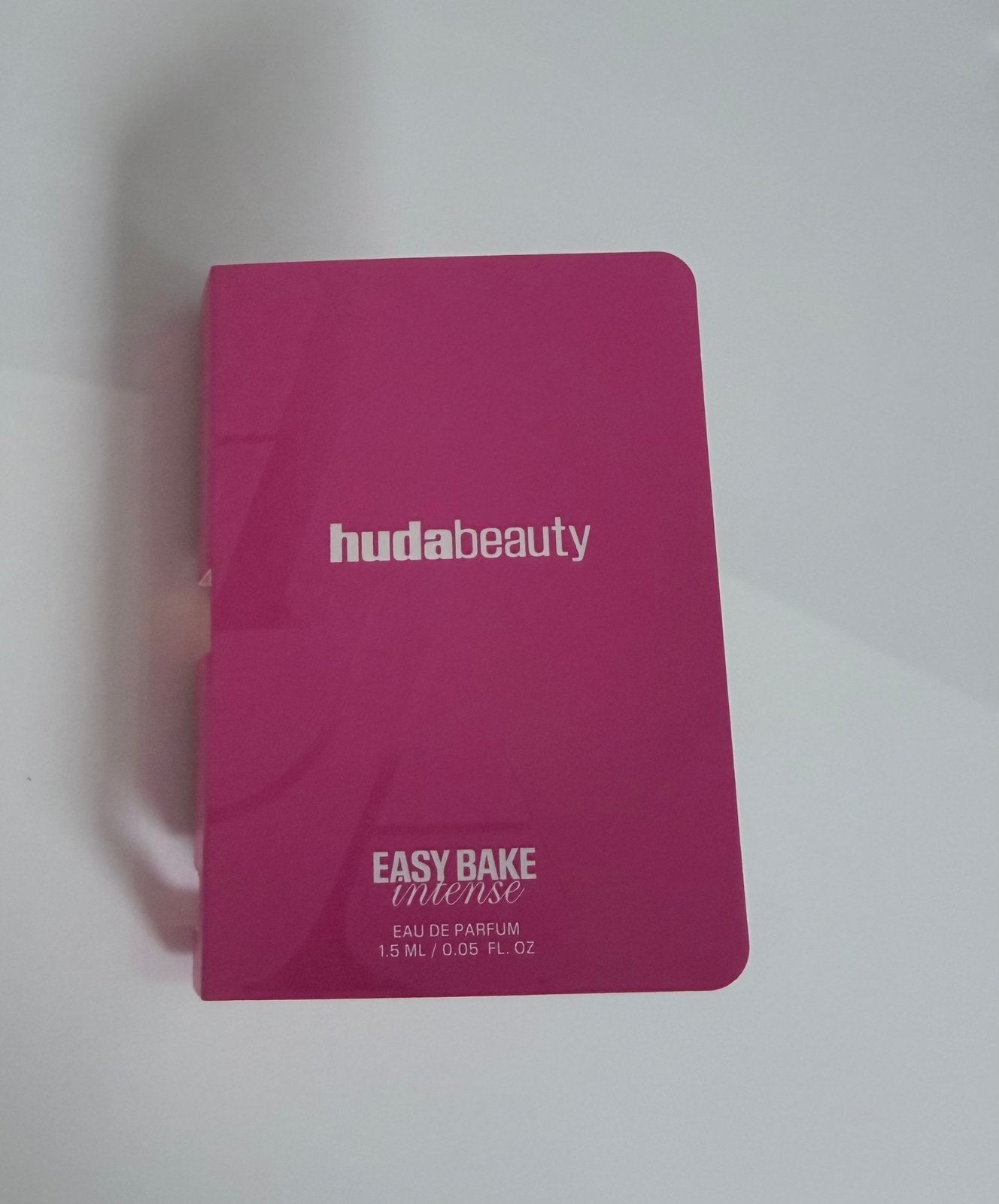 HUDA BEAUTY Easy Bake Intense Eau De Parfum Sample (1.5 ml), Verzenden, Nieuw