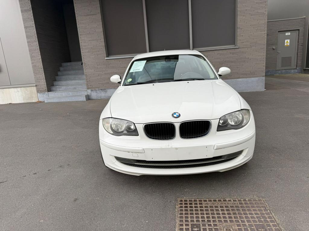 BMW 116i | Stijlvol & Betrouwbaar, Auto's, BMW, 1 Reeks, 1599 cc, Wit, Leder