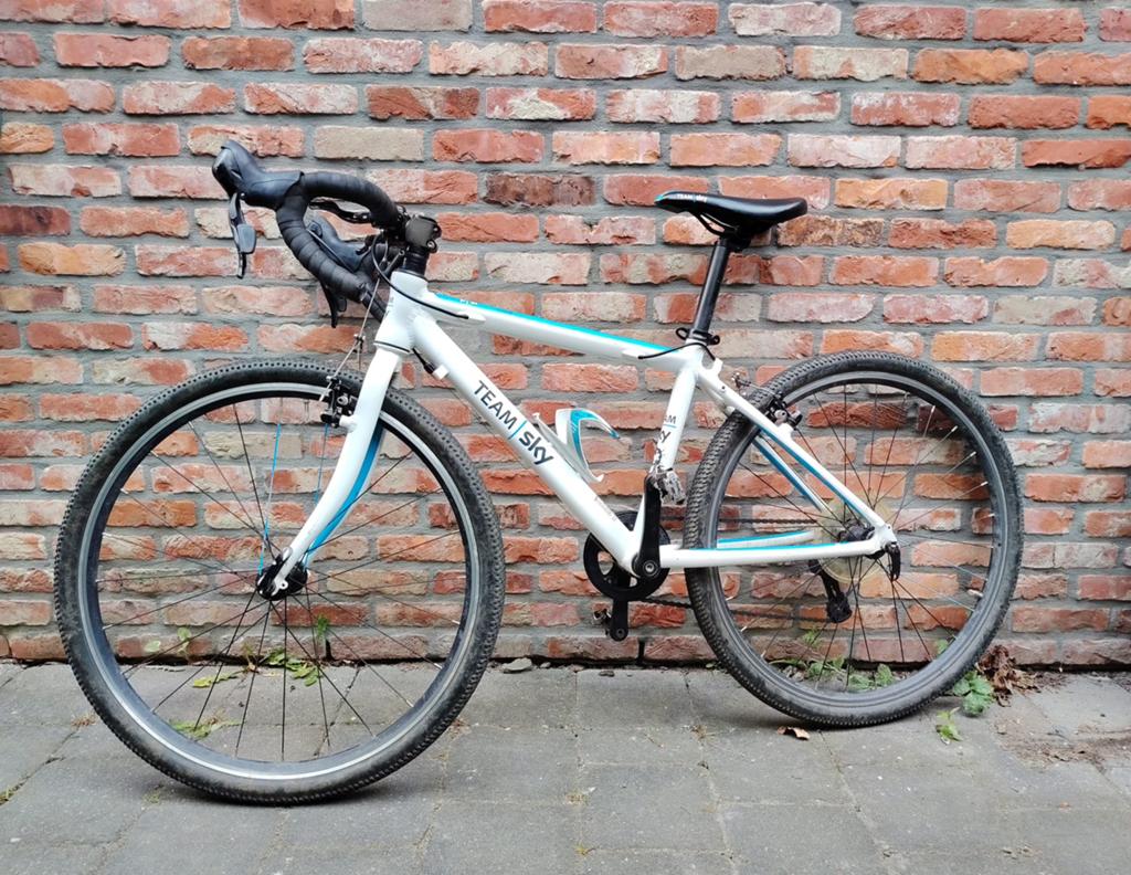 Vélo de route Frog Road/Sky 67 pour enfants (26 pouces), Autres marques, Frein sur jante, Moins de 10 vitesses, Aluminium