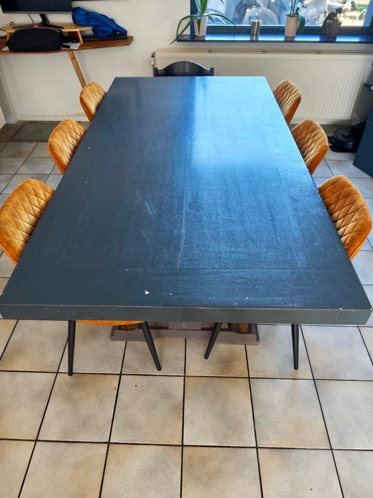 Table à manger classique, Enlèvement
