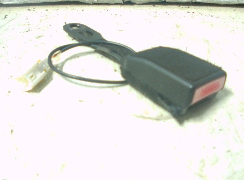 BOUCLE DE CEINTURE DE SECURITE AVANT GAUCHE 407 (6C / J), Kontakt-peugeot@peugeot.com, Utilisé, Peugeot Deutschland GmbH, Bahnhofsplatz
65423  Rüsselsheim, DE