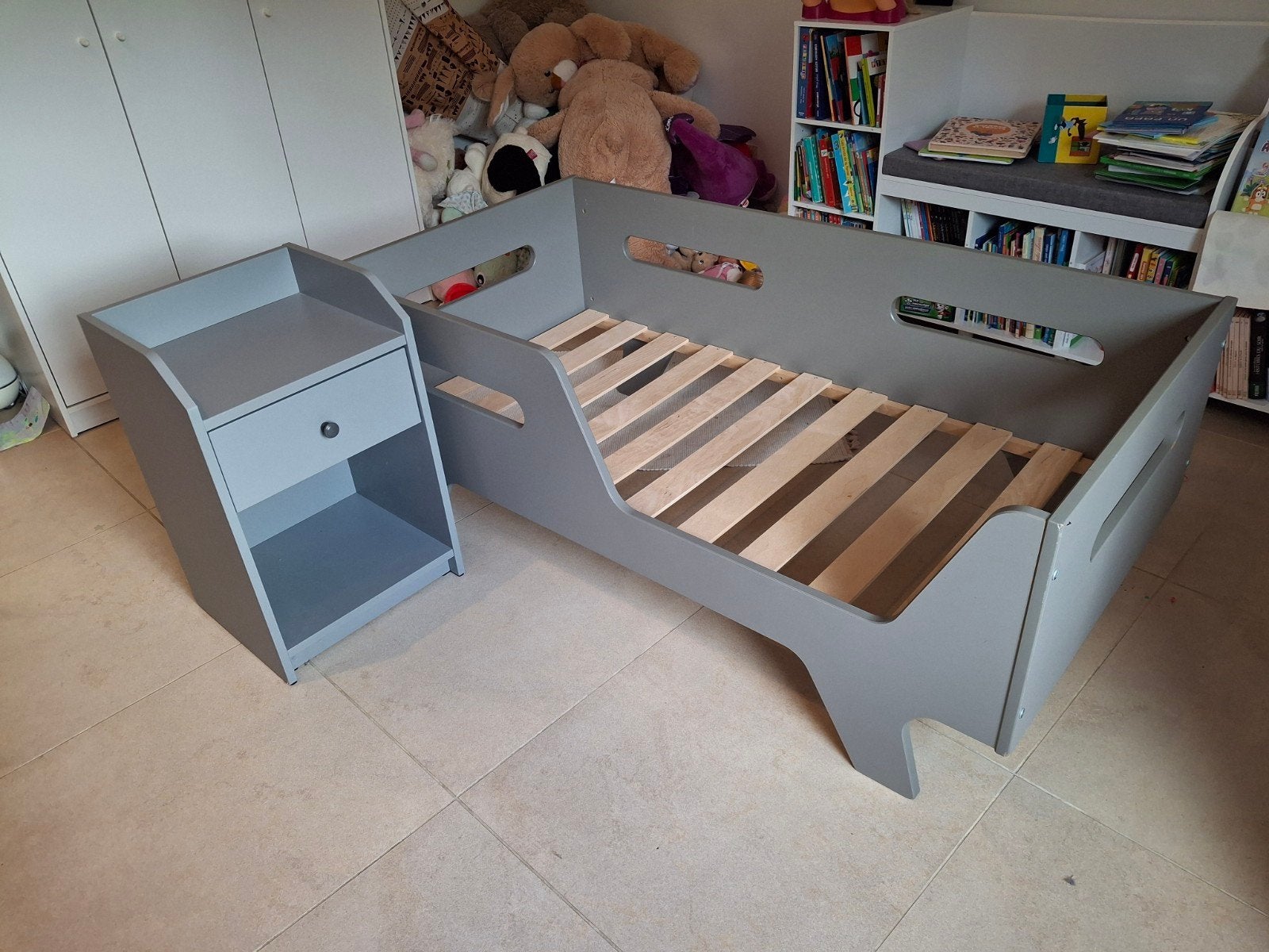 lit enfant et/ou table de nuit, Moins de 70 cm, Sommier à lattes, Enlèvement, Utilisé