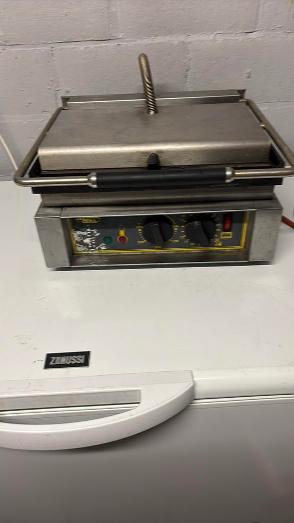 Panini grill, Enlèvement, Utilisé