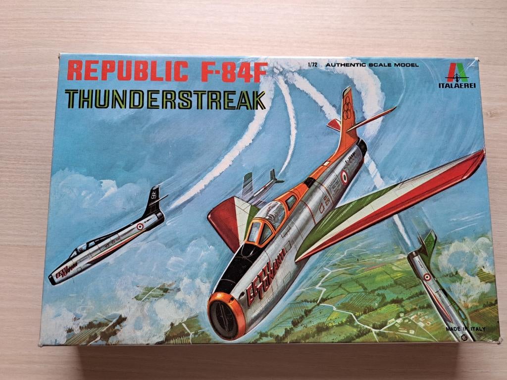 Italaerei | Nr. 107 | 1:72 - Republic F-84F Thunderstreak, Hobby & Loisirs créatifs, Modélisme | Avions & Hélicoptères, Neuf, Italeri