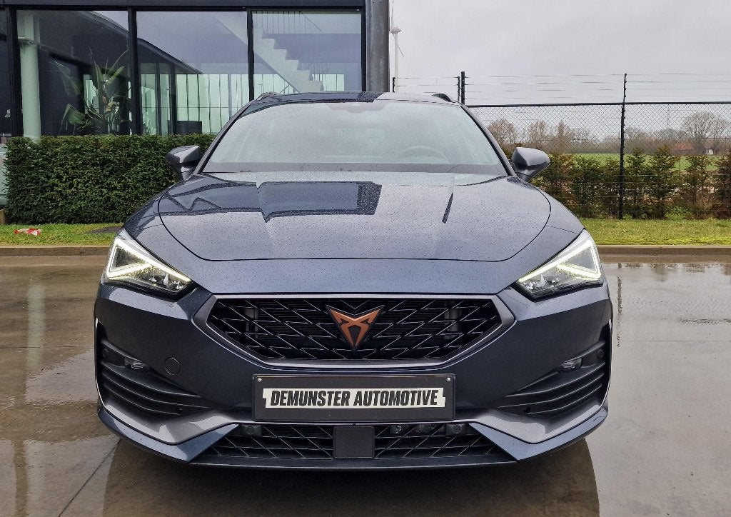 Cupra Leon ST Hybride/Carplay/HTD SEATS/Inductieladen/Camera, Auto's, Automaat, Dealer onderhouden, Leder en Stof, https://public.car-pass.be/vhr/fef69662-56da-4de0-b0d0-907df16c3a8d