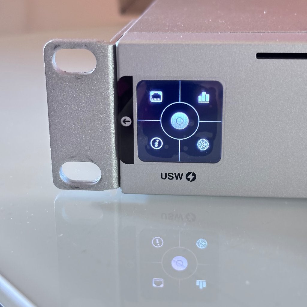 UNIFI USW 16 POE GEN 2, Computers en Software, Netwerk switches, Ophalen of Verzenden, Gebruikt