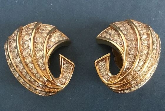 vintage nina Ricci oorclips in waaiervorm, Handtassen en Accessoires, Ophalen of Verzenden, Zo goed als nieuw, Goud, Met strass