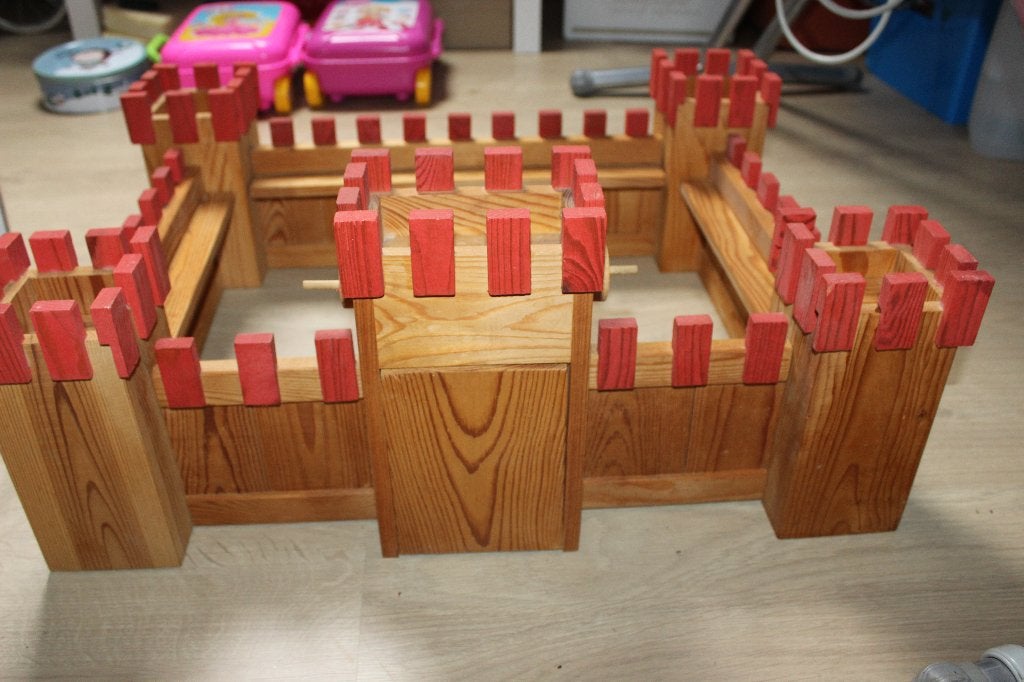 château en bois avec pont levis, Ophalen, Gebruikt