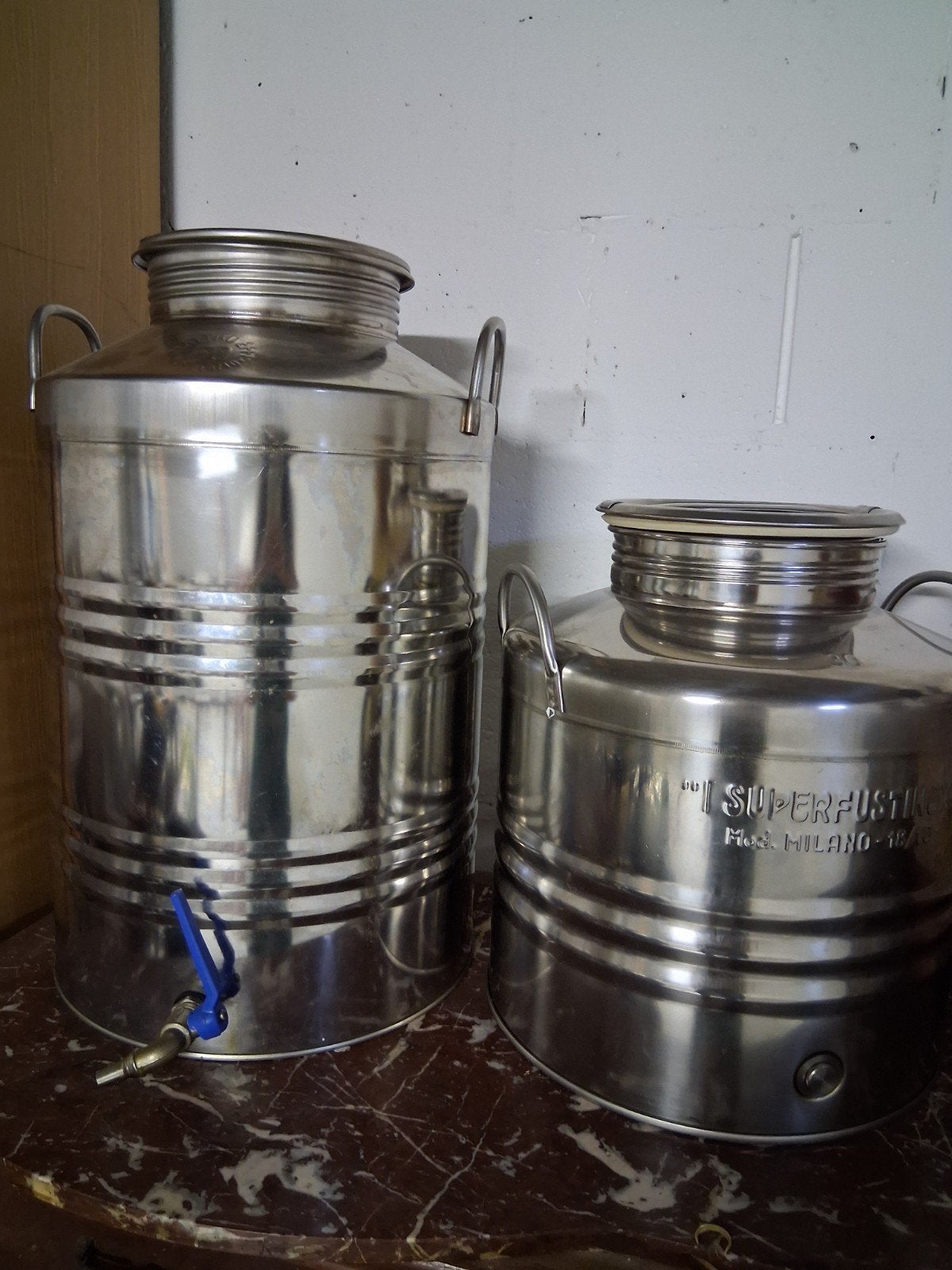 2 RVS inox vaten / opslagvaten met kraantje, Met deksel, Ophalen, Zo goed als nieuw, Inox