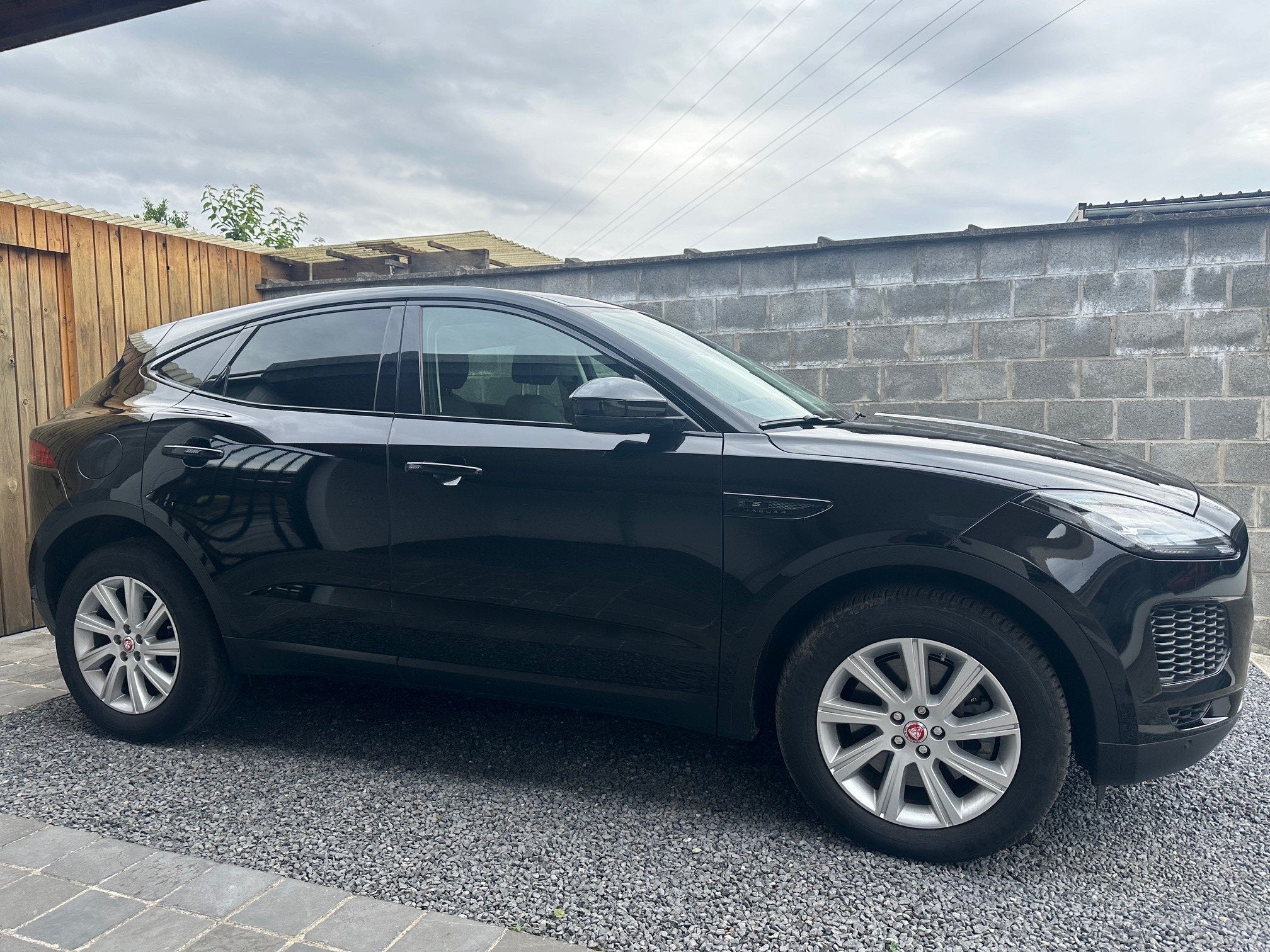 Jaguar E-Pace P200 AWD Aut. S Pano Led Navi Leder ACC Lineas, Auto's, Jaguar, Automaat, Gebruikt, 4 cilinders, Zwart