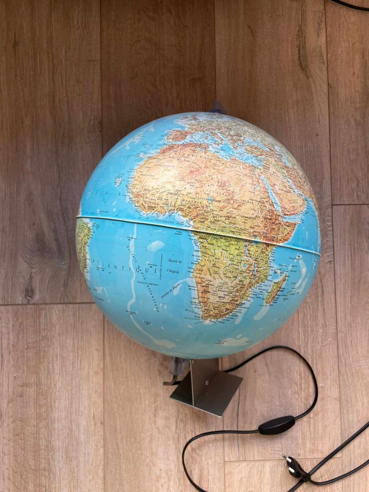 Globe terrestre lumineux 30 cm avec pied métallique, Maison & Meubles, Enlèvement, Lumineux, Comme neuf