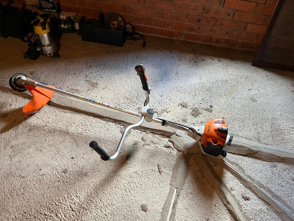 Stihl benzine bosmaaier FS 260 C, Enlèvement, Comme neuf, 30 à 50 cm, Essence