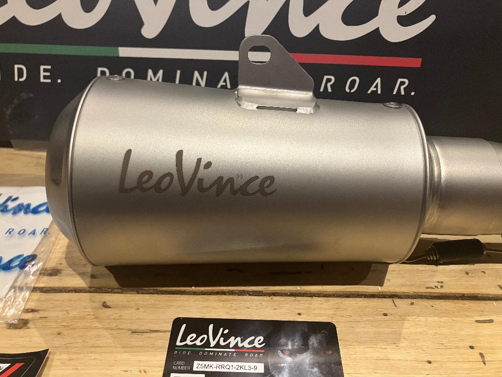 Nouveau Leo Vince slip-on LV 10 Husqvarna 401 2018/2019, Motos, Motos | Husqvarna, Particulier, Poignées chauffantes