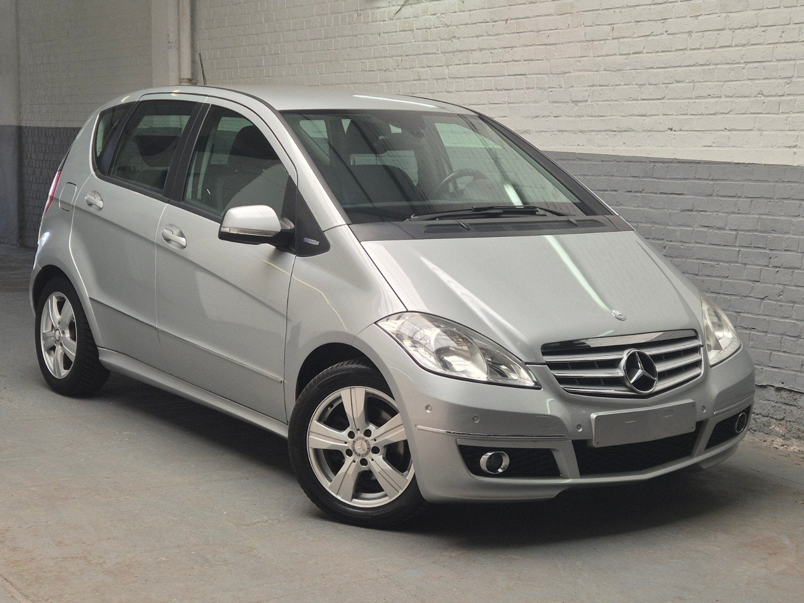 Mercedes A160 Euro5 benzine- 104.000km-Topstaat-Garantie, Auto's, Mercedes-Benz, Monovolume, Zwart, Leder en Stof, Bedrijf