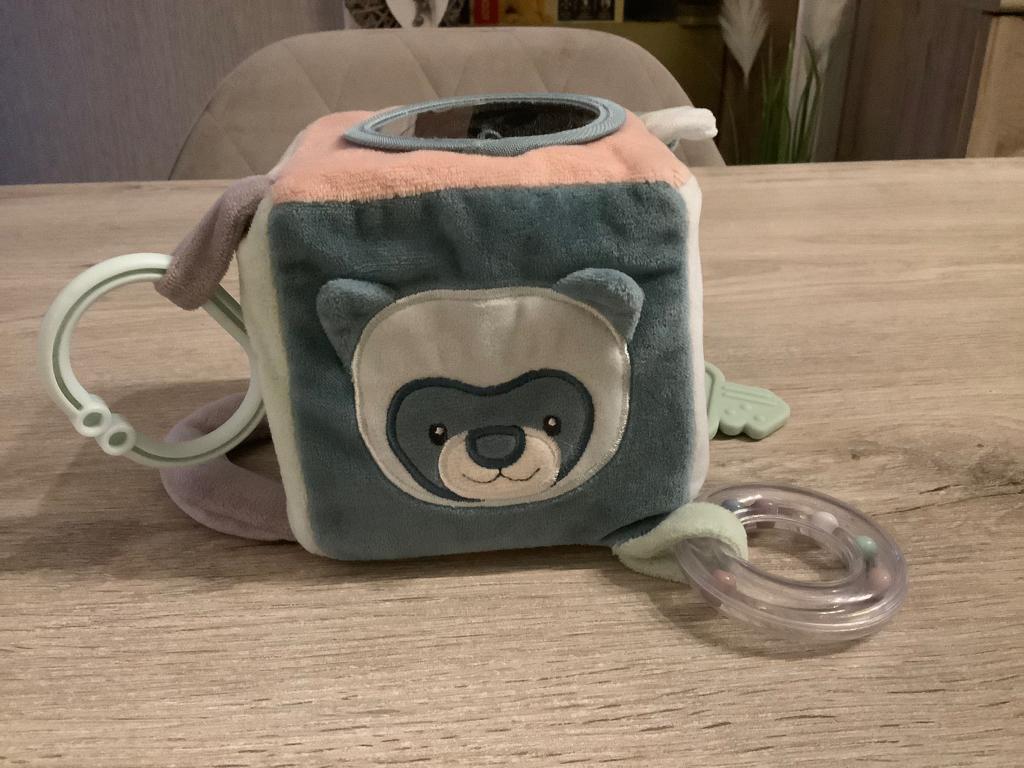 Cube d'activités en peluche pour bébé (10x10 cm), Enfants & Bébés, Enlèvement ou Envoi, Comme neuf, Puzzles