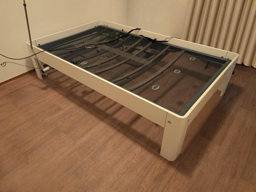 Auping Auronde 120 x 200 Elektrisch Wit | BEZORGEN MOGELIJK, Huis en Inrichting, Ophalen, Wit, Design, Twijfelaar