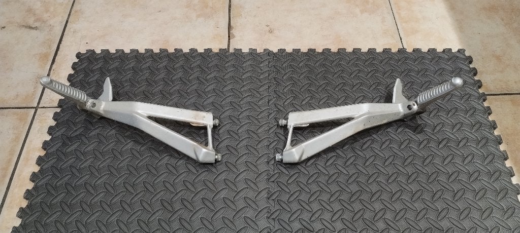 une paire de repose pied passager ducati 1098 SBK de 2008, Enlèvement ou Envoi, Utilisé