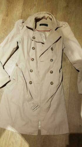 beige trenchcoat of jas ZARA maat small of 36 - 38, Beige, Ophalen of Verzenden, Maat 36 (S), Gedragen