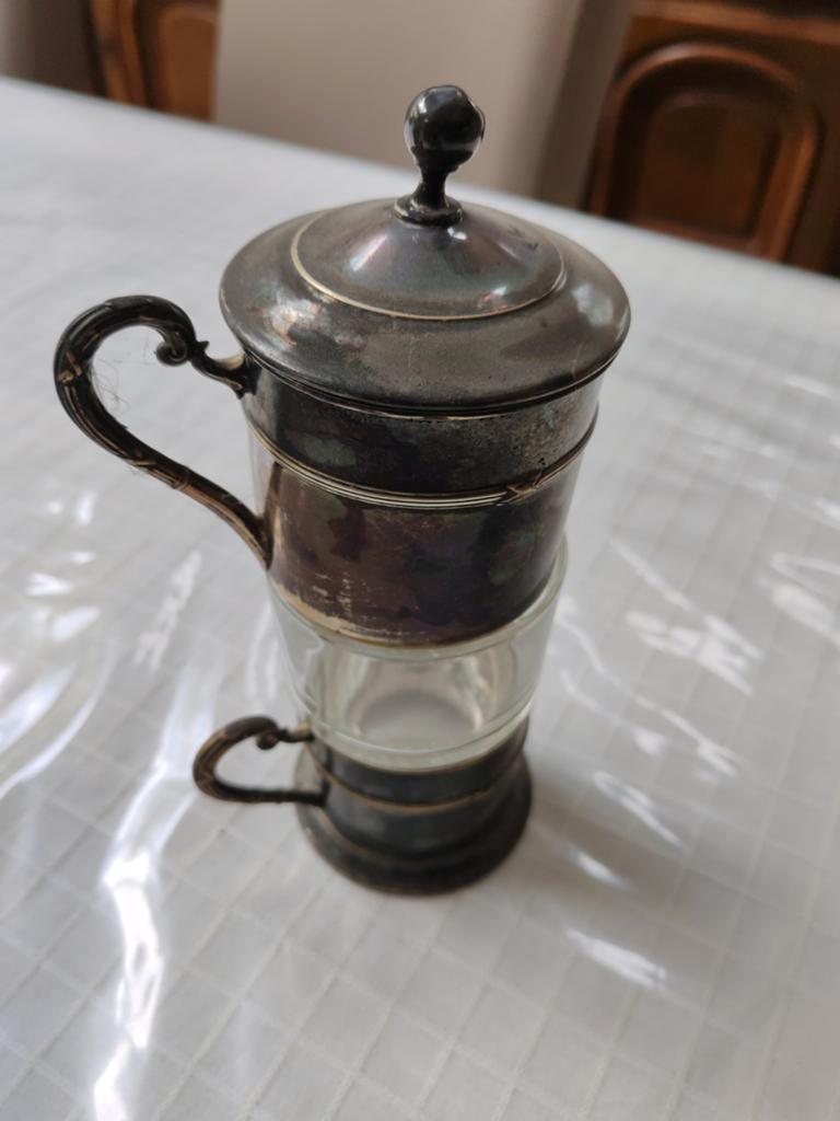 Tasse de café avec filtre et "piston"
