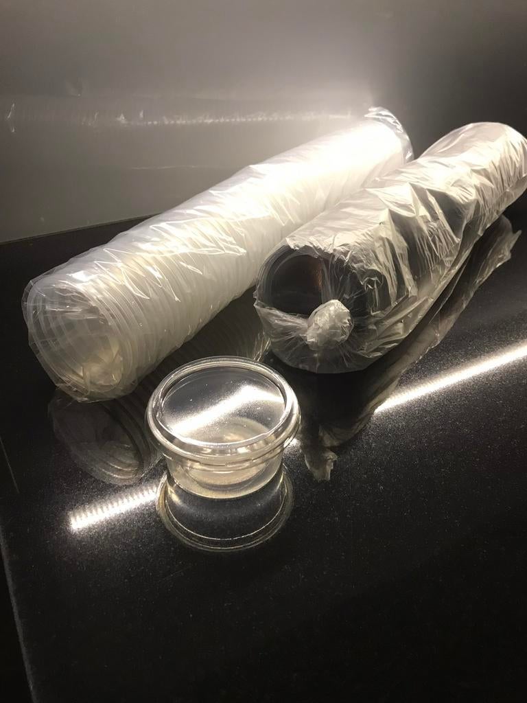 Plastic potje met deksel., Ophalen