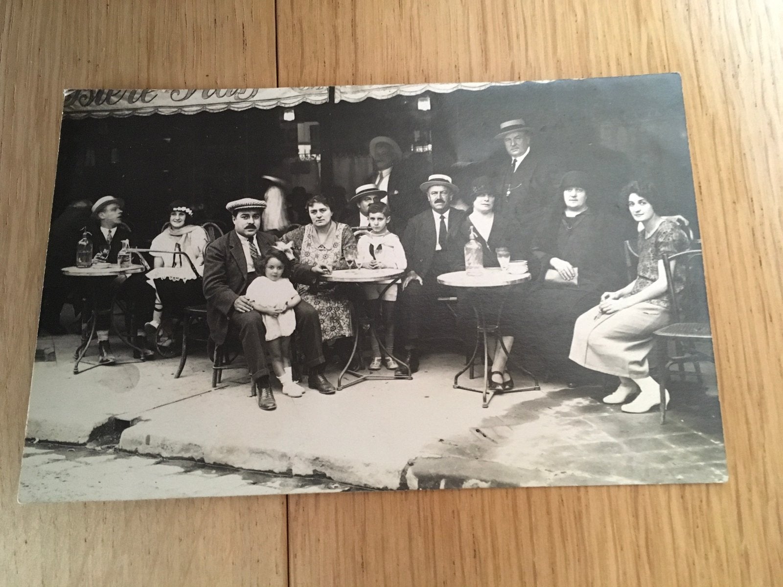 Oude Franse postkaart cafe, Verzamelen, Verzenden, Ongelopen