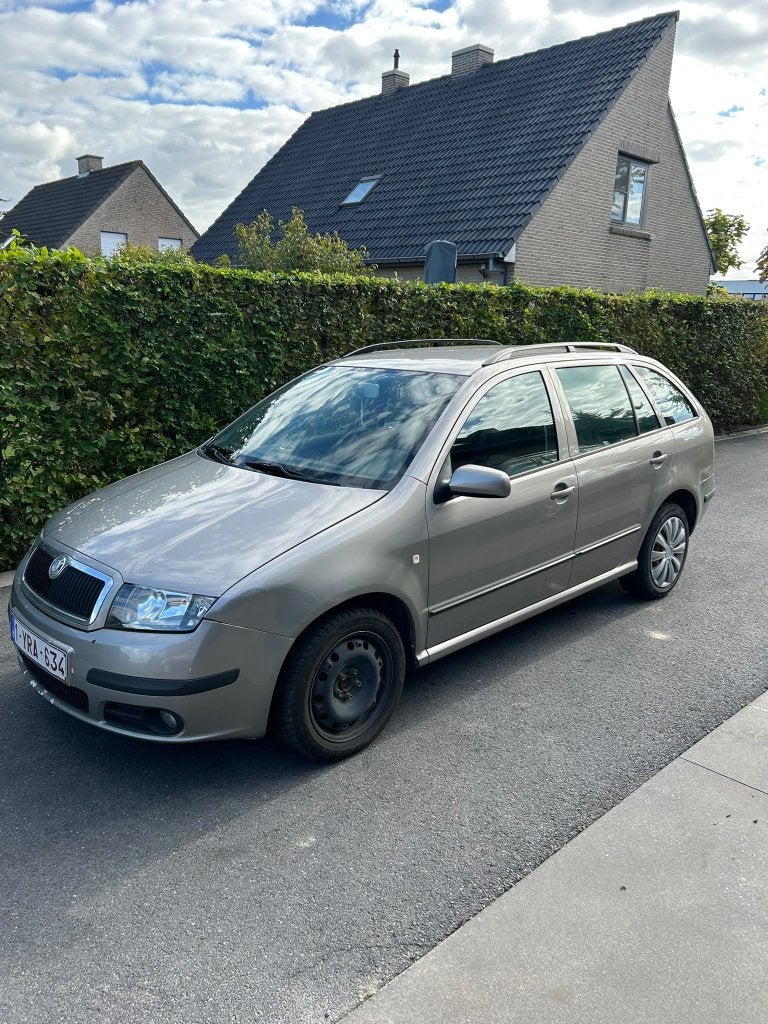 SKODA FABIA, Auto's, Voorwielaandrijving, Stof, 4 cilinders, Beige