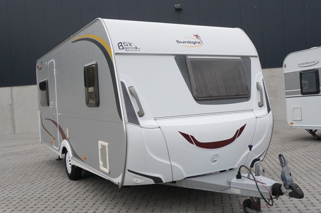Superbe Capron pour 4 pers.avec déménageur, auvent, siège ro, Caravanes & Camping, Grand lit, Sunlight, Entreprise, Banquette en rond