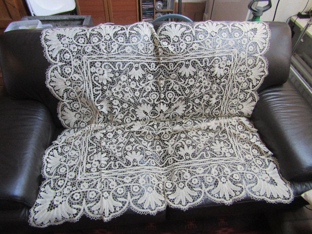 Splendide napperon en dentelle de Bruges, décor de table, Antiquités & Art, Enlèvement ou Envoi
