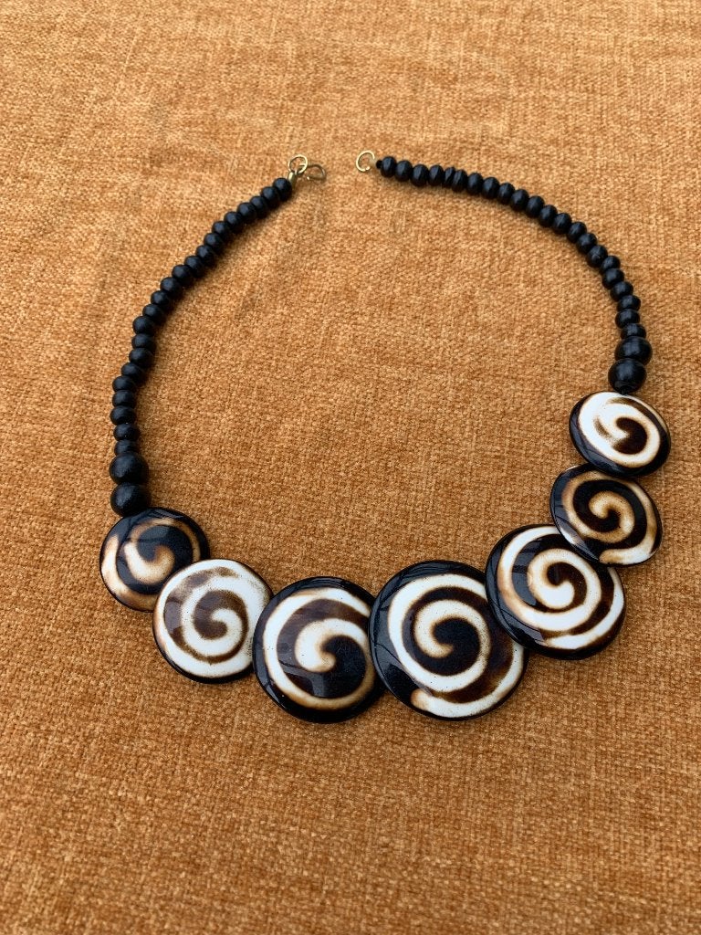 magnifique collier tendance Nouveau, Bijoux, Sacs & Beauté, Colliers, Enlèvement ou Envoi, Neuf, Autres matériaux