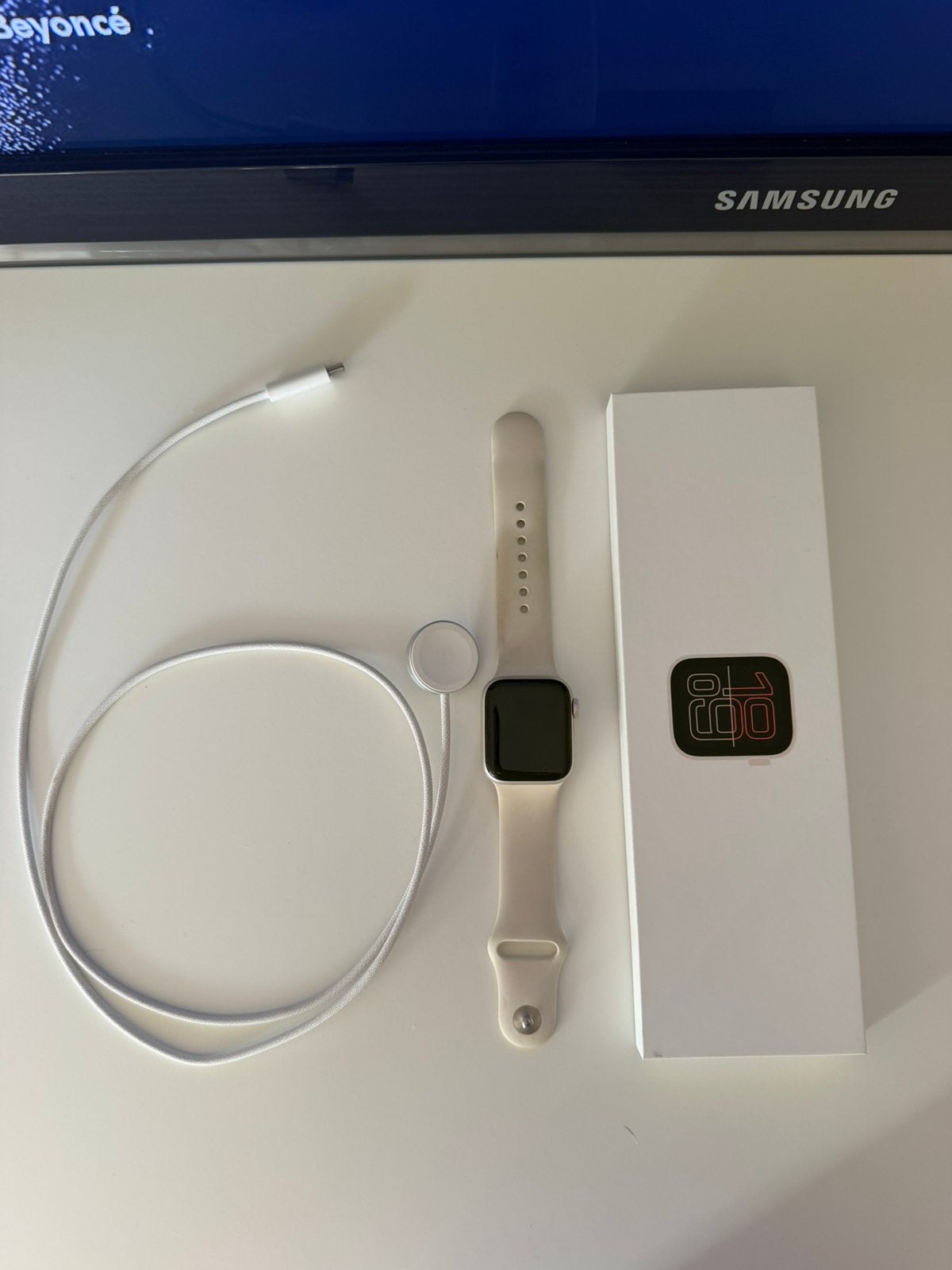 Montre Apple SE 3 2026, Bijoux, Sacs & Beauté, Enlèvement, Comme neuf, IOS