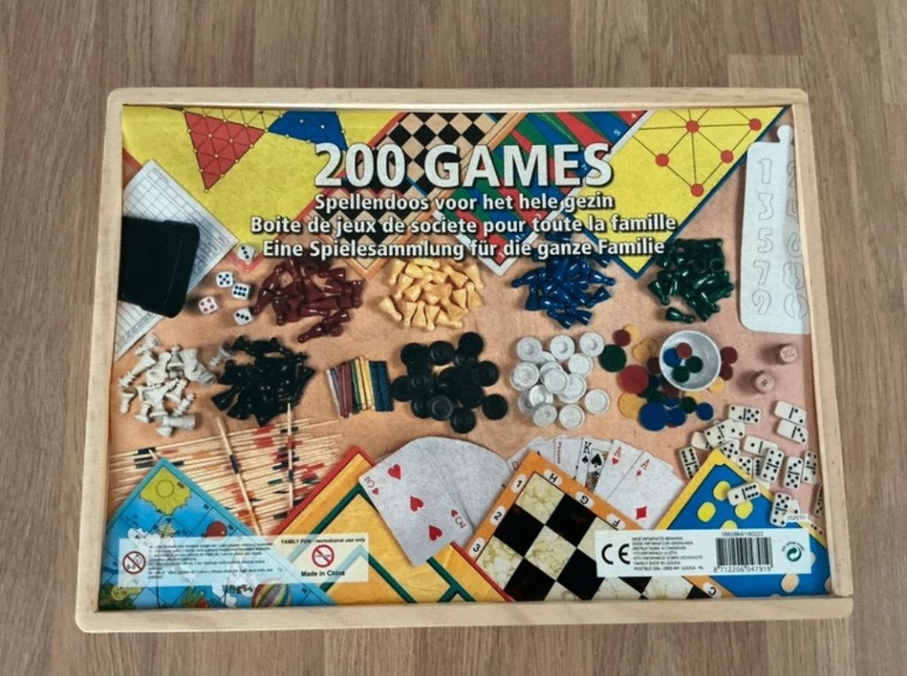 Boîte de jeu en bois 200 jeux - Échecs, dames et plus, Cinq joueurs ou plus, Enlèvement ou Envoi, Comme neuf