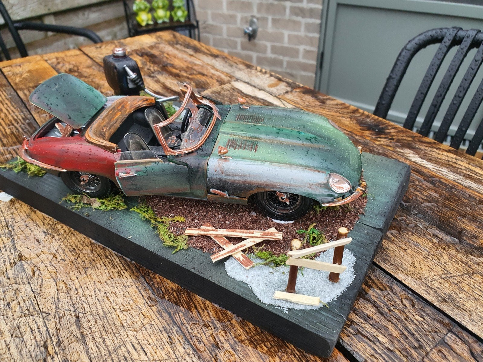 Jaquar E cabriolet 1.18 diorama, Ophalen