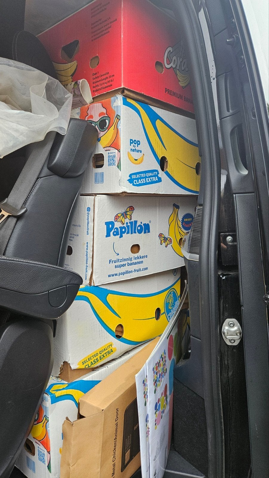 uitzet rommelmarkt, meer dan 23 bananendozen vol, Ophalen