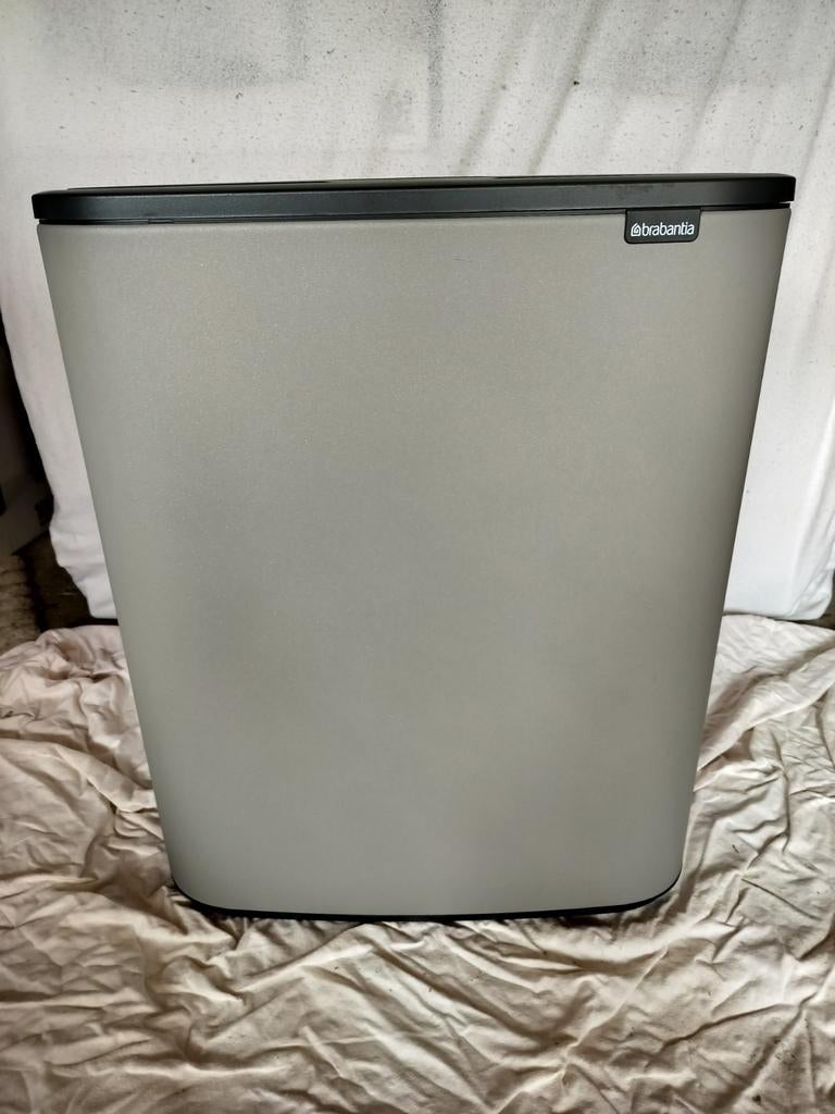 Brabantia Touch Concrete Grey 60 liter (vraag 2x30) NIEUW!, 50 tot 75 cm, Nieuw, 40 liter of meer, Ophalen of Verzenden