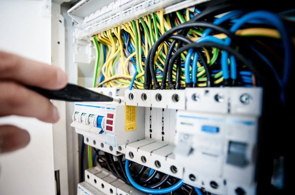 Aide electricien, Enlèvement, Neuf