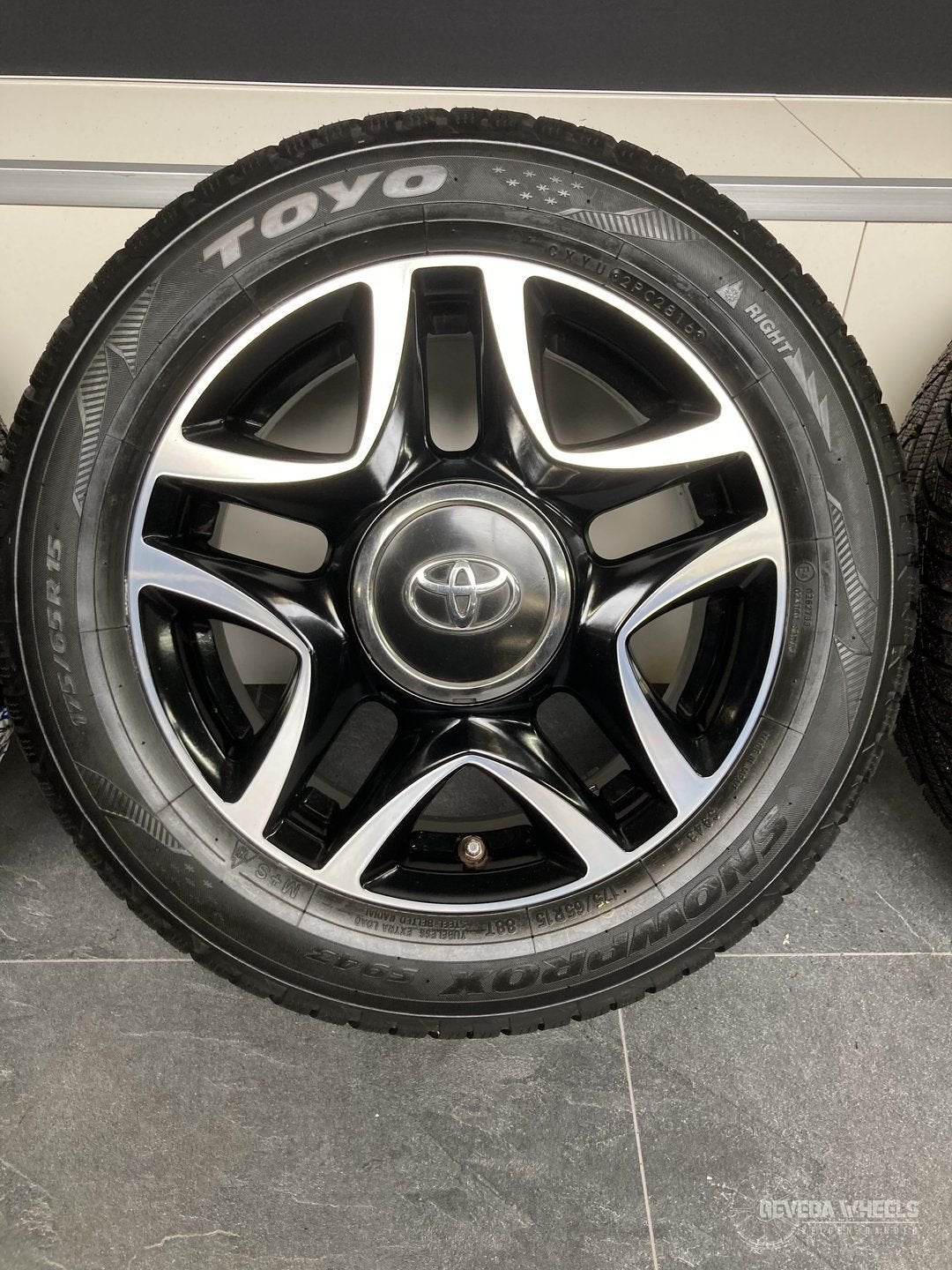 15” originele Toyota Yaris velgen + winterbanden 4x100, Autos : Pièces & Accessoires, Pneus & Jantes, 15 pouces, Pneus et Jantes