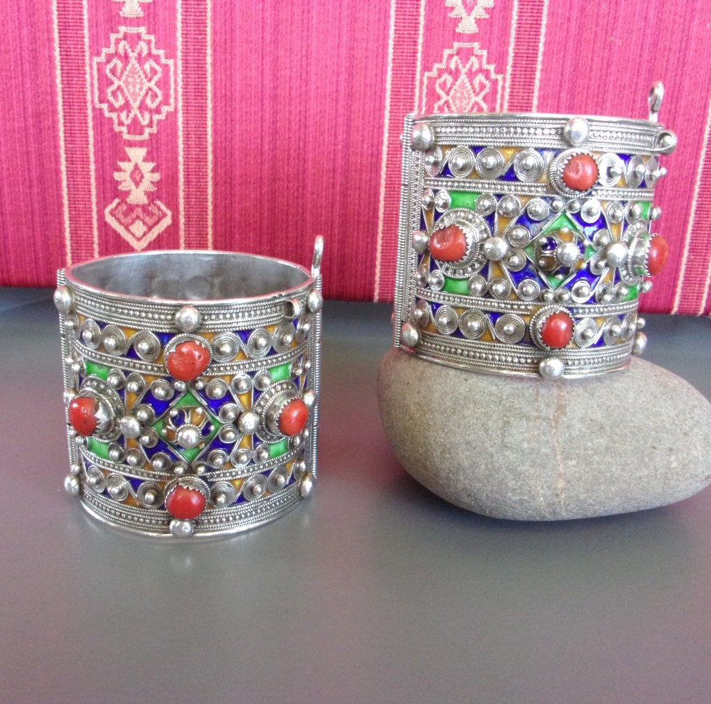 Rare paire de bracelets Kabyles anciens en argent et corail, Enlèvement ou Envoi, Argent, Bracelet, Avec pierre précieuse