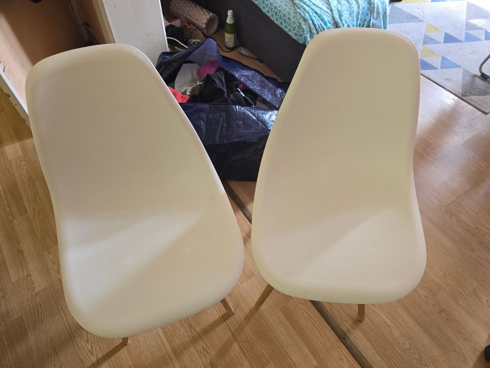 Chaise blanche, Enlèvement