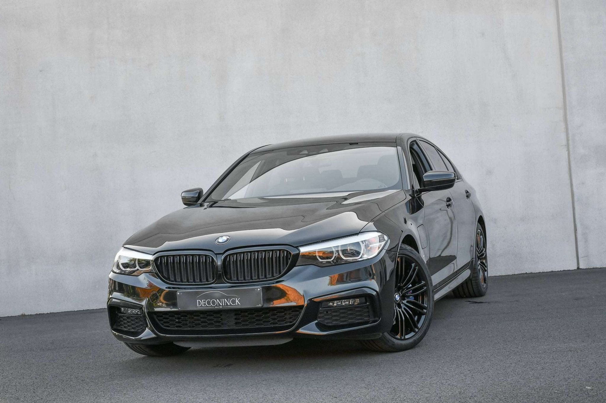 BMW 5 Serie 530 e *M-PACK*CAMERA*AMBIENT LIGHT*LEDER*LED*ELE, Achterwielaandrijving, Gebruikt, 4 cilinders, Zwart