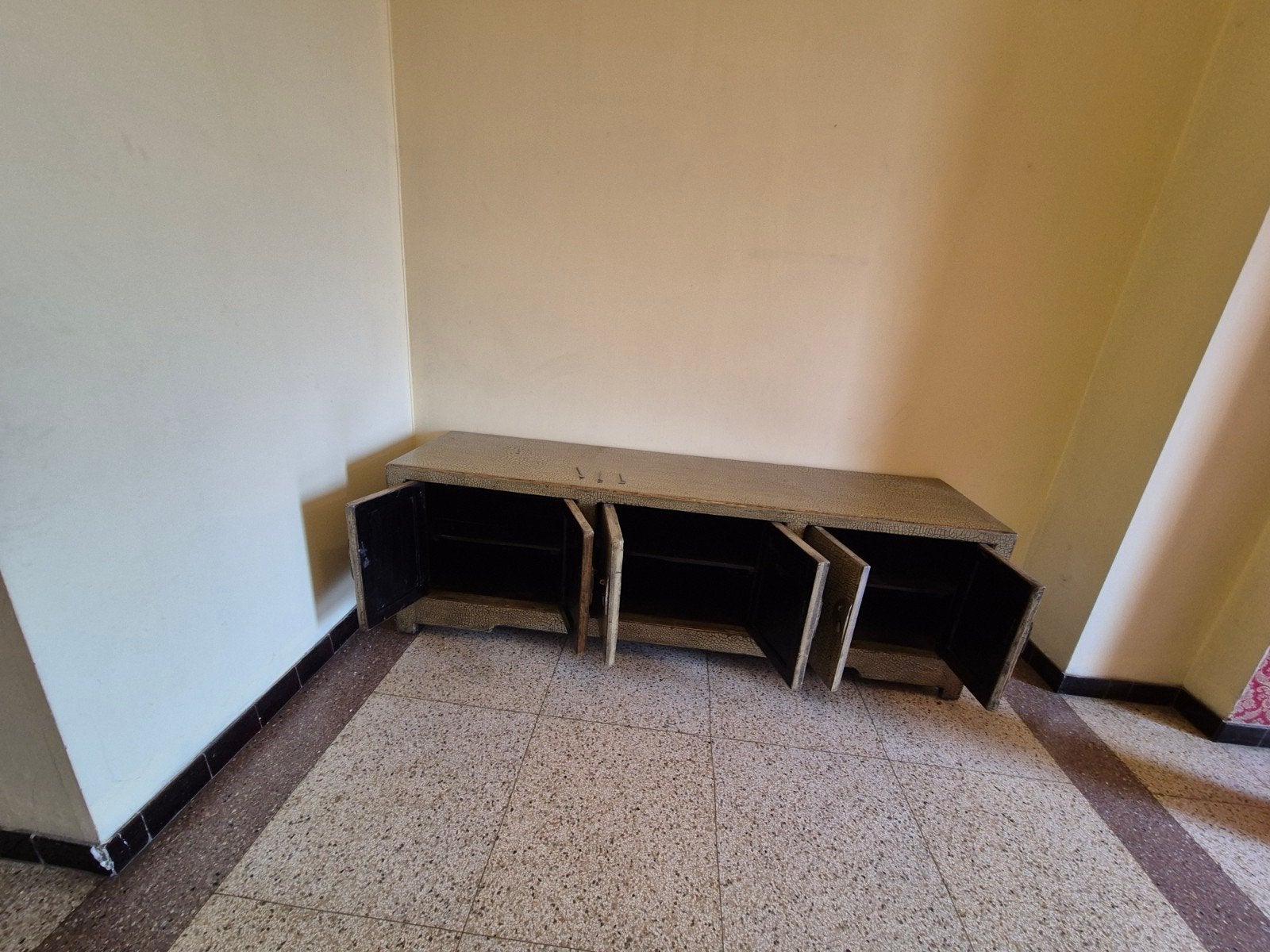 cabinet chinois, Enlèvement