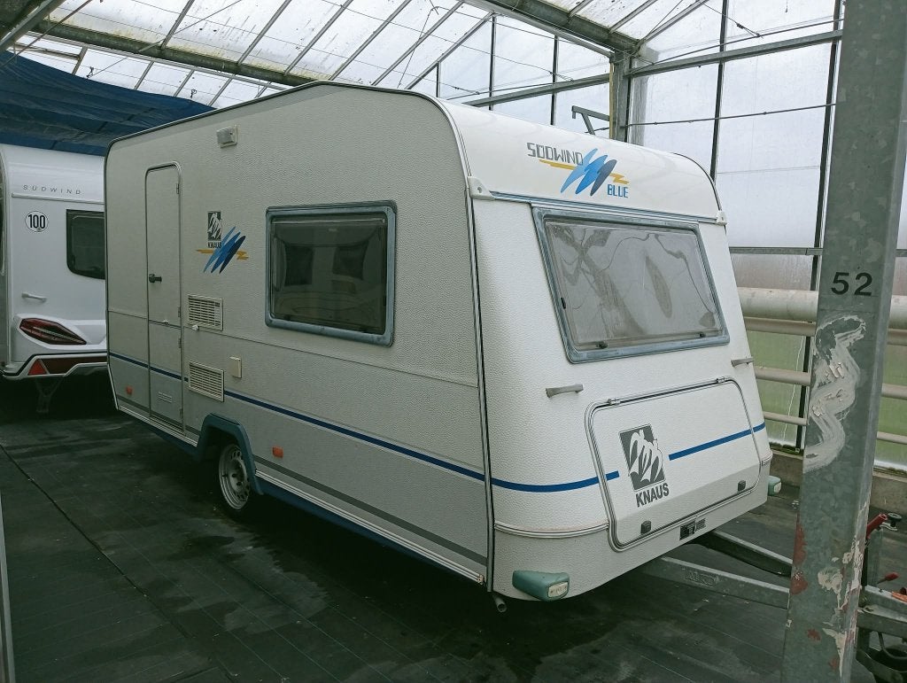 Knaus Sudwind Blue, 3/1998, 2 slaapplaatsen/rondzit, Ringverwarming, Rondzit, 750 - 1000 kg, Particulier