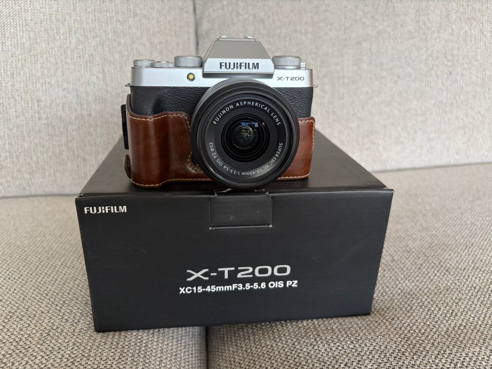 Fujifilm X-T200 + XC 15-45mm kitlens + lederen hoes, Audio, Tv en Foto, Gebruikt, Fujifilm, 24 megapixels, Systeemcamera