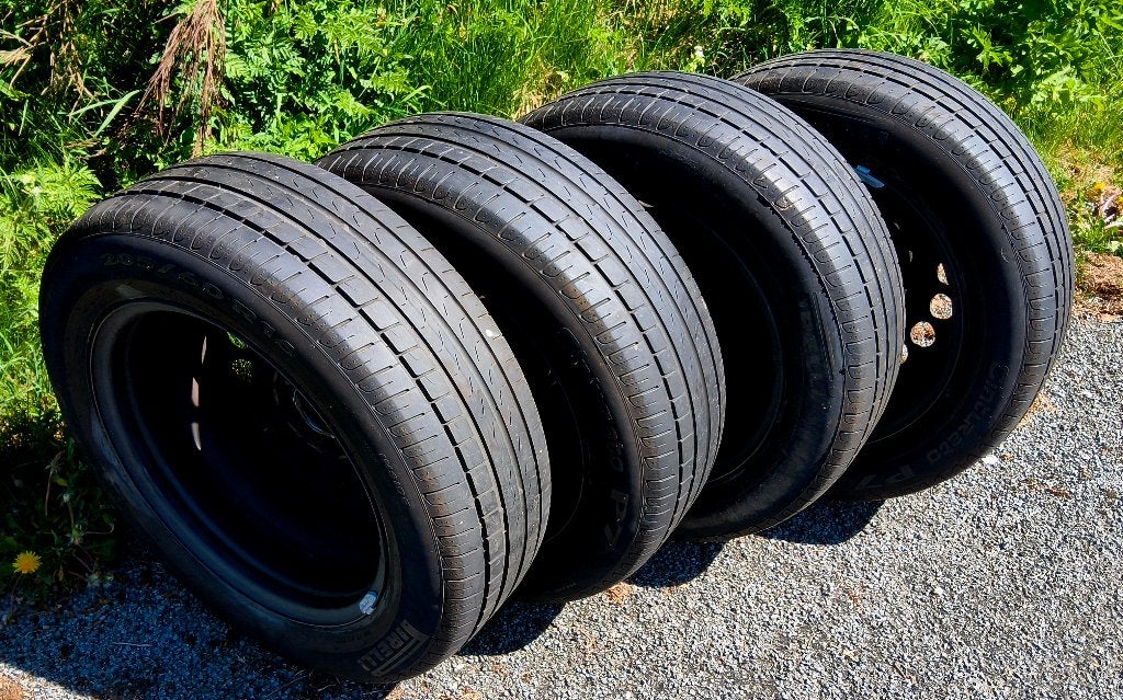 Pneus été Pirelli 205/60-16 sur jantes Volkswagen, Pneus et Jantes, 16 pouces, Pneus été, 205 mm
